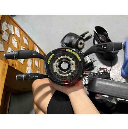 奔驰C200组合开关-转向柱开关模块